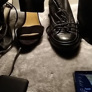 3 pairs for 55 conv gators 2 heal on bk